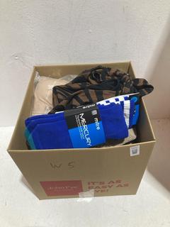 Lot 638  
            Birmingham SR107 - Parcel Delivery Only 

                
BOX OF ITEMS TO INCLUDE HONEY LOVE BRA