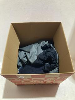 Lot 639  
            Birmingham SR107 - Parcel Delivery Only 

                
BOX OF ITEMS TO INCLUDE FASHION NOVA JEANS