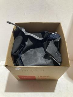 Lot 642  
            Birmingham SR107 - Parcel Delivery Only 

                
BOX OF ITEMS TO INCLUDE JBC WEAVES TROUSERS