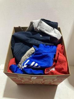 Lot 643  
            Birmingham SR107 - Parcel Delivery Only 

                
BOX OF ITEMS TO INCLUDE NIKE BILLIKENS HOODIE