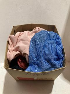 Lot 647  
            Birmingham SR107 - Parcel Delivery Only 

                
BOX OF ITEMS TO INCLUDE WOMENS DIVIDED SWEATSHIRT