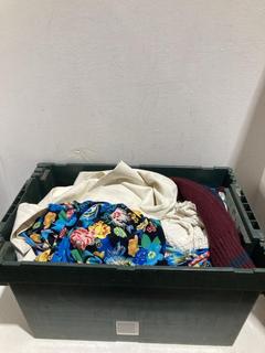 Lot 651  
            Birmingham SR107 - Parcel Delivery Only 

                
COLLECTION OF WOMEN'S CLOTHING TO INCLUDE ZARA KNITTED JUMPER (SIZE S)