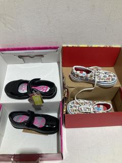 Lot 653  
            Birmingham SR107 - Parcel Delivery Only 

                
2X CHILDREN'S SHOES TO INCLUDE VANS 'WHERE'S WALDO' (SIZE 11)