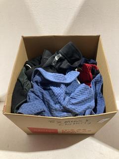 Lot 674  
            Birmingham SR107 - Parcel Delivery Only 
                
8 X MEN'S CLOTHING TO INCLUDE GREEN SLEEVELESS COAT