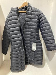 Lot 683  
            Birmingham SR107 - Parcel Delivery Only 
                
TRESPASS FEMALE CASUAL JACKET BLACK, (SIZE XL)