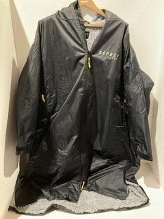 Lot 686  
            Birmingham SR107 - Parcel Delivery Only 
                
OSPREY SURF TRENCH COAT (SIZE L)