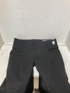 Lot 687  
            Birmingham SR107 - Parcel Delivery Only 
                
OXFORD SUPER REINFORCED LEGGINGS (SIZE 20)