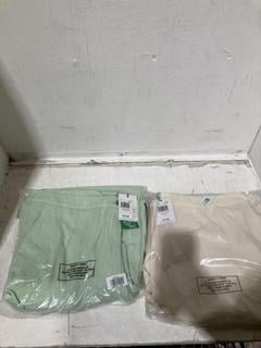 Lot 691  
            Birmingham SR107 - Parcel Delivery Only 
                
2X ITEMS TO INCLUDE STRAIGHT LEG TROUSERS GREEN (SIZE 16)