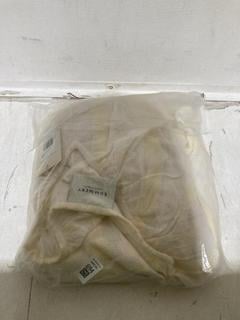 Lot 694  
            Birmingham SR107 - Parcel Delivery Only 
                
SUMMERY BELLA MAXI DRESS (ORIGINAL RRP £235.00)