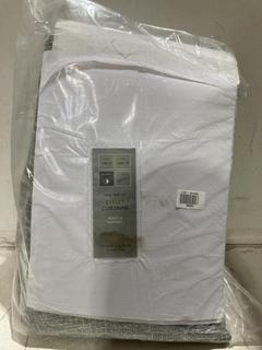 Lot 723  
            Birmingham SR107 - Parcel Delivery Only 

                
JOHN LEWIS & PARTNERS EYELET CURTAINS BOUCLE NATURAL