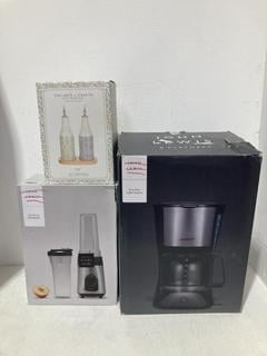 Lot 783  
            Birmingham SR107 - Parcel Delivery Only 
                
3 X ASSORTED KITCHEN ITEMS TO INCLUDE THE ARTS AND CRAFTS MOVEMENT OIL AND VINEGA...