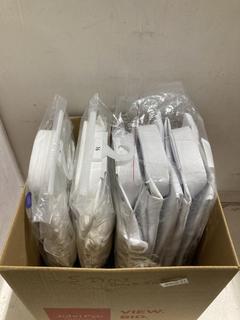 Lot 810  
            Birmingham SR107 - Parcel Delivery Only 
                
5 X JOHN LEWIS & PARTNERS BOYS SCHOOL SHIRTS TO INCLUDE 2 PACK REGULAR FIT LONG S...