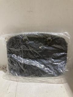 Lot 813  
            Birmingham SR107 - Parcel Delivery Only 
                
BARBOUR WAX LEATHER BRIEFCASE IN OLIVE