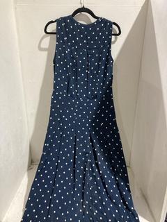 Lot 835  
            Birmingham SR107 - Parcel Delivery Only 

                
2 X JOHN LEWIS & PARTNERS CLOTHING ITEMS TO INCLUDE SOPHIA SPOT MIDI DRESS IN BLU...