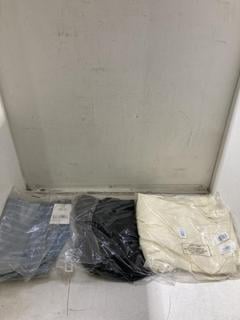 Lot 839  
            Birmingham SR107 - Parcel Delivery Only 

                
3 X JOHN LEWIS & PARTNERS CLOTHING ITEMS TO INCLUDE ANY DAY TAILORED WIDE LEG TRO...