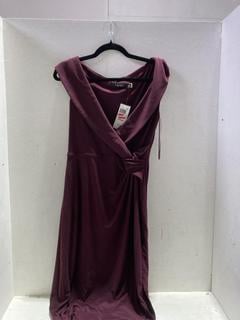 Lot 847  
            Birmingham SR107 - Parcel Delivery Only 

                
RALPH LAUREN LEONIDAS GOWN IN RED SIZE 12 ORIGINAL RRP £259