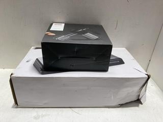 Lot 854  
            Birmingham SR107 - Parcel Delivery Only 

                
2 X KITCHEN ACCESSORIES TO INCLUDE JOHN LEWIS & PARTNERS VACUUM SEALER WITH TWO R...