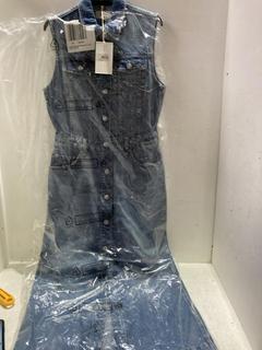 Lot 870  
            Birmingham SR107 - Parcel Delivery Only 

                
JOHN LEWIS & PARTNERS VIKA SLEEVELESS DENIM MIDI DRESS