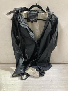 Lot 902  
            Birmingham SR107 - Parcel Delivery Only 
                
ILSE JACOBSEN HORNBAEK WATERPROOF RAIN COAT IN DARK INDIGO SIZE 34 ORIGINAL RRP £157