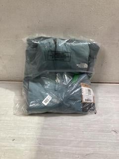 Lot 903  
            Birmingham SR107 - Parcel Delivery Only 
                
THE NORTH FACE WOMENS WATERPROOF RAIN JACKET IN CORAL BLUE SIZE L ORIGINAL RRP £155