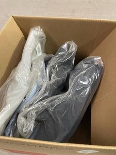 Lot 910  
            Birmingham SR107 - Parcel Delivery Only 
                
5 X WOMENS CLOTHING ITEMS TO INCLUDE JOHN LEWIS & PARTNERS LINEN BLAZER IN NAVY B...