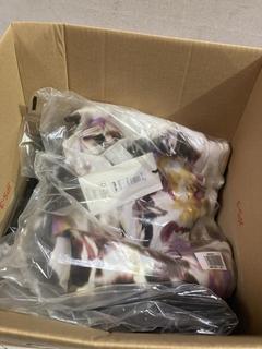 Lot 914  
            Birmingham SR107 - Parcel Delivery Only 
                
5 X WOMENS CLOTHING ITEMS TO INCLUDE JOHN LEWIS & PARTNERS WILD HIGHLAND DRESS SI...