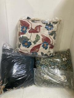 Lot 920  
            Birmingham SR107 - Parcel Delivery Only 
                
3 X JOHN LEWIS & PARTNERS THROW PILLOW