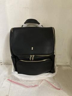 Lot 921  
            Birmingham SR107 - Parcel Delivery Only 
                
STACKERS BACKPACK IN BLACK