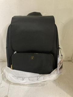 Lot 922  
            Birmingham SR107 - Parcel Delivery Only 
                
STACKERS BACKPACK IN BLACK