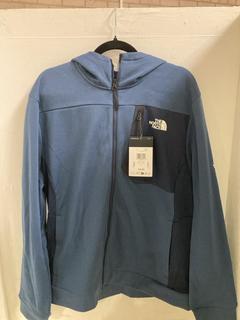 Lot 941  
            Birmingham SR107 - Parcel Delivery Only 
                
THE NORTH FACE MENS BLUE RAIN JACKET SIZE M