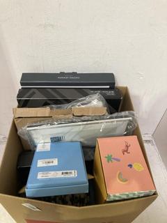 Lot 961  
            Birmingham SR107 - Parcel Delivery Only 

                
BOX OF ASSORTED HOME DECORATIONS WITH APPROX ORIGINAL RRP £150