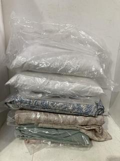 Lot 962  
            Birmingham SR107 - Parcel Delivery Only 

                
6 X JOHN LEWIS & PARTNERS HOME DECORATIONS TO INCLUDE PENCIL PLEAT CURTAINS