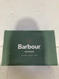 Lot 971  
            Birmingham SR107 - Parcel Delivery Only 

                
4 X BARBOUR CLOTHING ITEMS TO INCLUDE BASALT BROWN WALKING BOOTS SIZE 12