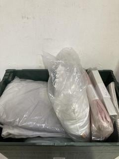 Lot 978  
            Birmingham SR107 - Parcel Delivery Only 
                
BOX OF JOHN LEWIS BEDDING APPROX ORIGINAL RRP £150