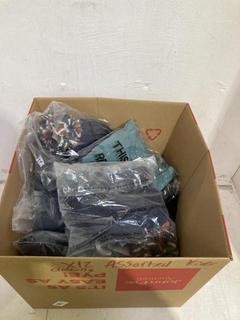 Lot 989  
            Birmingham SR107 - Parcel Delivery Only 
                
BOX OF 12 X KIDS CLOTHING APPROX ORIGINAL RRP £150