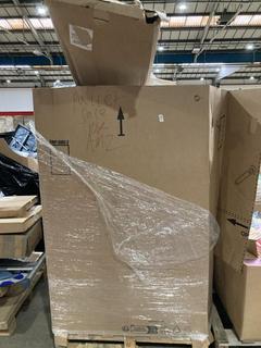 Lot 1031  
            Birmingham SR106 - Collection or Optional Delivery Available 

                
PALLET OF ITEMS TO INCLUDE REGINA HOUSEHOLD TOWEL (ALL PALLET CONTENTS MUST BE RE...