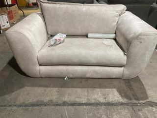 Lot 340  
            Birmingham SR106 - Collection or Optional Delivery Available 

                
DFS CUDDLER SOFA IN CREAM - LVC41GVPC ORIGINAL RRP £899 (LOCATION: A17)