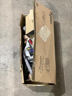 Lot 353  
            Birmingham SR106 - Collection or Optional Delivery Available 

                
DYSON V8 CORDLESS VACUUM ORIGINAL RRP £225 (LOCATION: A15)