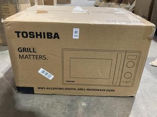 Lot 618  
            Birmingham SR106 - Collection or Optional Delivery Available 

                
3 X MICROWAVES TO INCLUDE TOSHIBA MICROWAVE OVEN (LOCATION: RACKINGS)