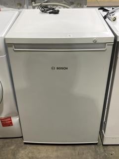 Lot 63  
            Birmingham SR106 - Collection or Optional Delivery Available 

                
BOSCH SERIES 2 FREESTANDING UNDERCOUNTER FRIDGE FREEZER IN WHITE (003429703) - OR...