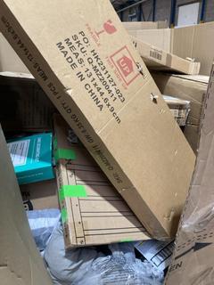 Lot 889  
            Birmingham SR106 - Collection or Optional Delivery Available 

                
PALLET OF ITEMS TO INCLUDE SAFETOTS CHUNKY WOODEN SCREW FIT STAIR GATE (ALL PALLE...