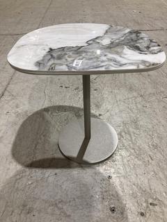 Lot 164  
            Birmingham SR103  - Collection or Optional Delivery Available 

                
DAVID PHILLIPS MODERN SQUARE COFFEE TABLE ORIGINAL RRP £160