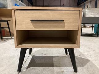 Lot 174  
            Birmingham SR103  - Collection or Optional Delivery Available 

                
DAVID PHILLIPS ASHER LIGHT OAK BEDSIDE TABLE ORIGINAL RRP £159