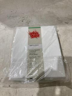 Lot 191  
            Birmingham SR103  - Collection or Optional Delivery Available 

                
JOHN LEWIS & PARTNERS 5X BEDDING TO INCLUDE BEDECK OF BELFAST SUPERKING DUVET SET...