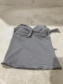 Lot 226  
            Birmingham SR103  - Collection or Optional Delivery Available 

                
JOHN LEWIS & PARTNERS BLUE STRAP TIE TANKINI BLUE SIZE 10 & PARIS GREEN BELTED SU...