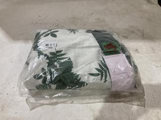 Lot 233  
            Birmingham SR103  - Collection or Optional Delivery Available 

                
JOHN LEWIS & PARTNERS 2 ITEMS TO INCLUDE KING COTTON DUVET SET ORIGINAL RRP £98