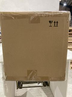 Lot 304  
            Birmingham SR103  - Collection or Optional Delivery Available 

                
JOHN LEWIS & PARTNERS BALA POTTED PRE-LIT CHRISTMAS TREE 7FT GREEN ORIGINAL RRP £220