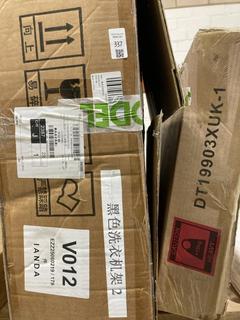 Lot 337  
            Birmingham SR103  - Collection or Optional Delivery Available 

                
2 X ASSORTED ITEMS TO INCLUDE DRESSING TABLE WHITE