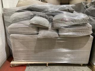 Lot 426  
            Birmingham SR103  - Collection or Optional Delivery Available 

                
PALLET OF OAK FURNITURELAND PARTS TO INCLUDE PART NEBRASKA PILLOW BACK RIGHT FACI...