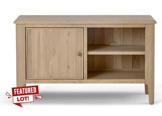 Lot 5  
            Birmingham SR103  - Collection or Optional Delivery Available 

                
OAK FURNITURELAND NEWTON LIGHT NATURAL SOLID OAK SMALL TV UNIT ORIGINAL RRP £499.99